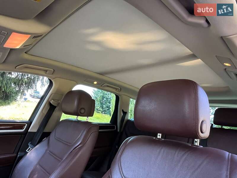 Внедорожник / Кроссовер Volkswagen Touareg 2013 в Дубно