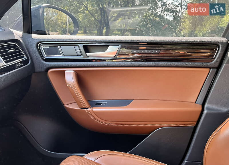 Внедорожник / Кроссовер Volkswagen Touareg 2014 в Харькове фото 15 Внедорожник / Кроссовер Volkswagen Touareg 2014 в Харькове