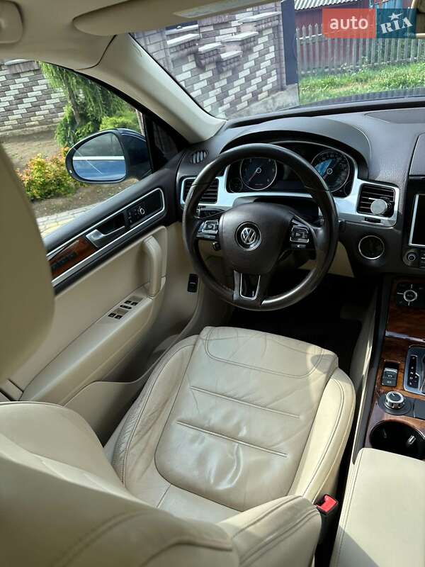 Внедорожник / Кроссовер Volkswagen Touareg 2011 в Ивано-Франковске