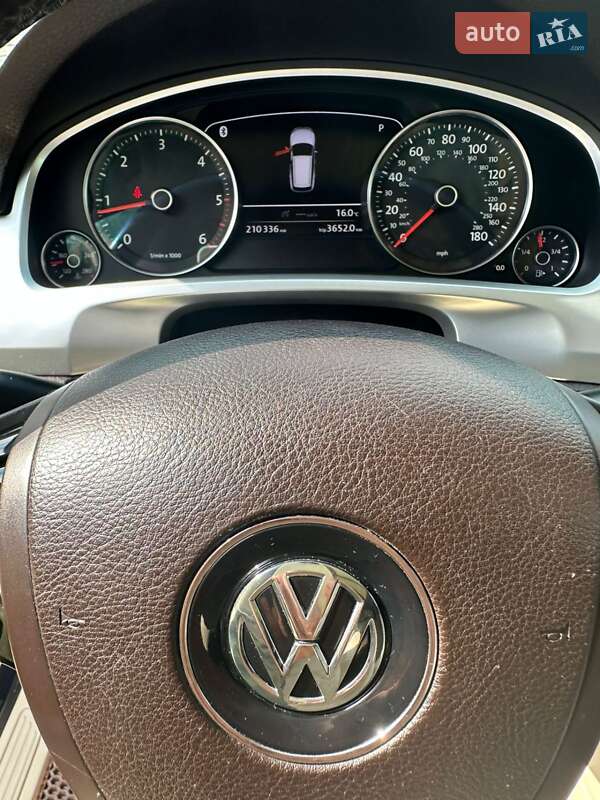 Внедорожник / Кроссовер Volkswagen Touareg 2011 в Ивано-Франковске