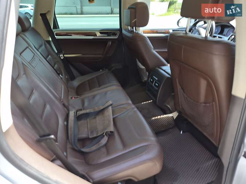 Позашляховик / Кросовер Volkswagen Touareg 2011 в Скалаті