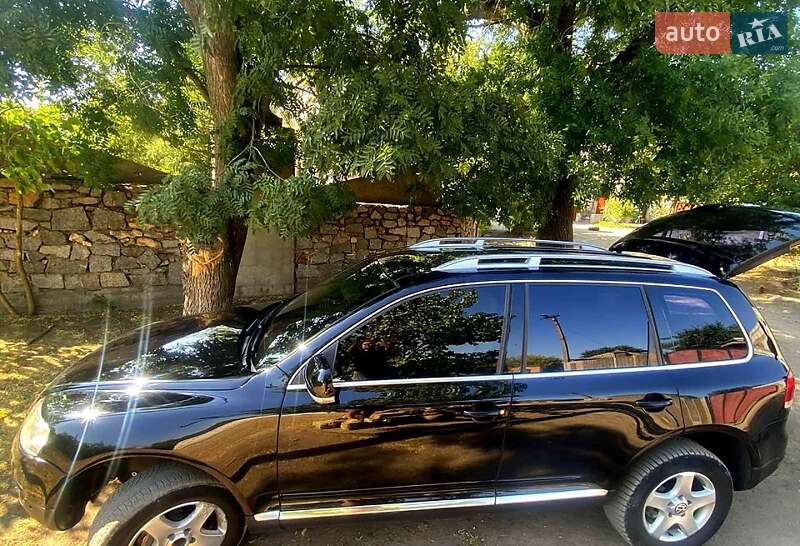 Внедорожник / Кроссовер Volkswagen Touareg 2006 в Снигиревке
