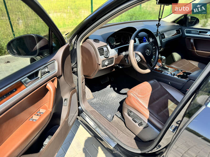 Позашляховик / Кросовер Volkswagen Touareg 2012 в Дніпрі