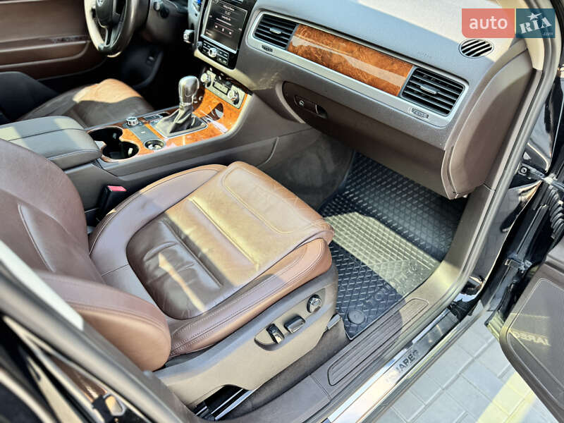 Позашляховик / Кросовер Volkswagen Touareg 2012 в Дніпрі