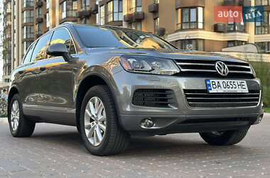Позашляховик / Кросовер Volkswagen Touareg 2014 в Києві