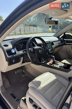 Внедорожник / Кроссовер Volkswagen Touareg 2010 в 
