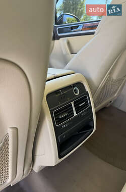 Внедорожник / Кроссовер Volkswagen Touareg 2010 в 
