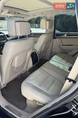 Внедорожник / Кроссовер Volkswagen Touareg 2010 в 