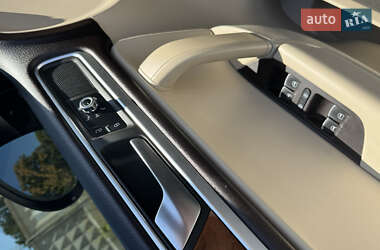 Внедорожник / Кроссовер Volkswagen Touareg 2010 в 