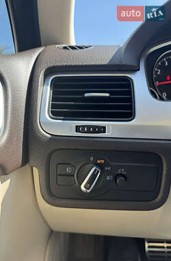 Внедорожник / Кроссовер Volkswagen Touareg 2010 в 