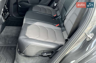 Внедорожник / Кроссовер Volkswagen Touareg 2022 в 