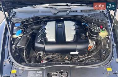 Внедорожник / Кроссовер Volkswagen Touareg 2007 в 