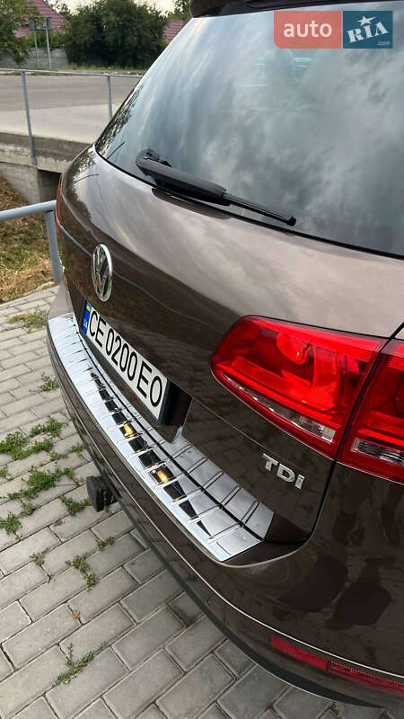 Внедорожник / Кроссовер Volkswagen Touareg 2010 в Новоселице