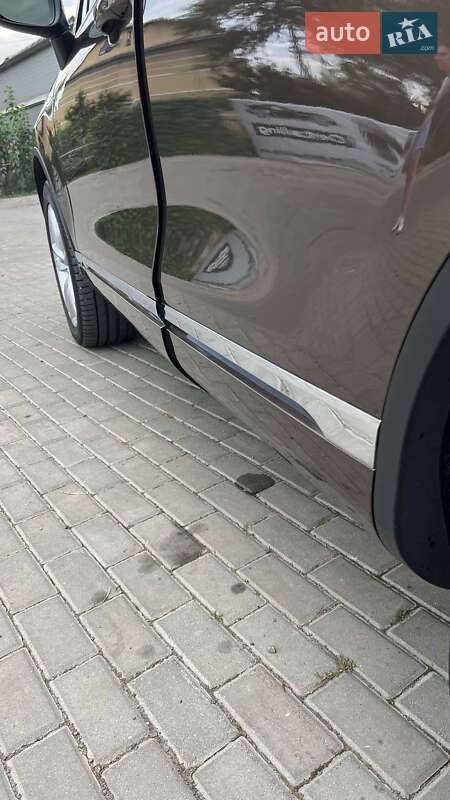 Внедорожник / Кроссовер Volkswagen Touareg 2010 в Новоселице