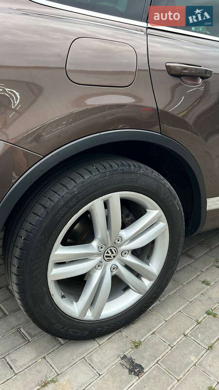 Внедорожник / Кроссовер Volkswagen Touareg 2010 в Новоселице