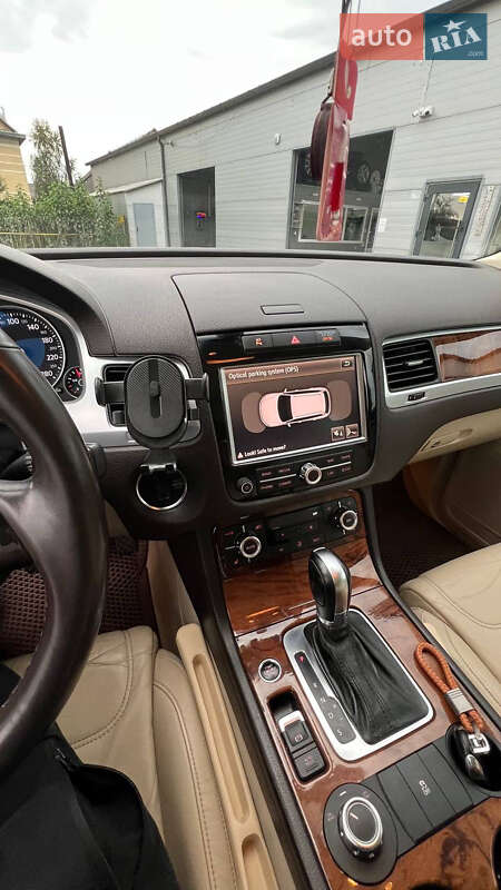 Внедорожник / Кроссовер Volkswagen Touareg 2010 в Новоселице