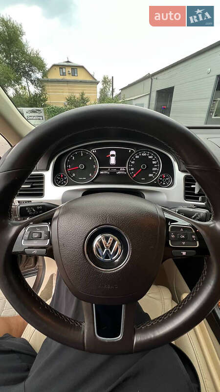 Внедорожник / Кроссовер Volkswagen Touareg 2010 в Новоселице