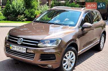 Внедорожник / Кроссовер Volkswagen Touareg 2012 в Киеве
