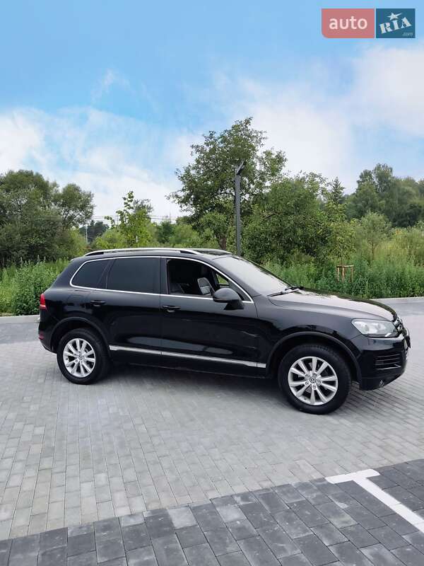 Внедорожник / Кроссовер Volkswagen Touareg 2012 в Львове
