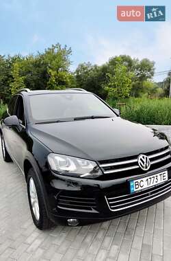 Внедорожник / Кроссовер Volkswagen Touareg 2012 в Львове