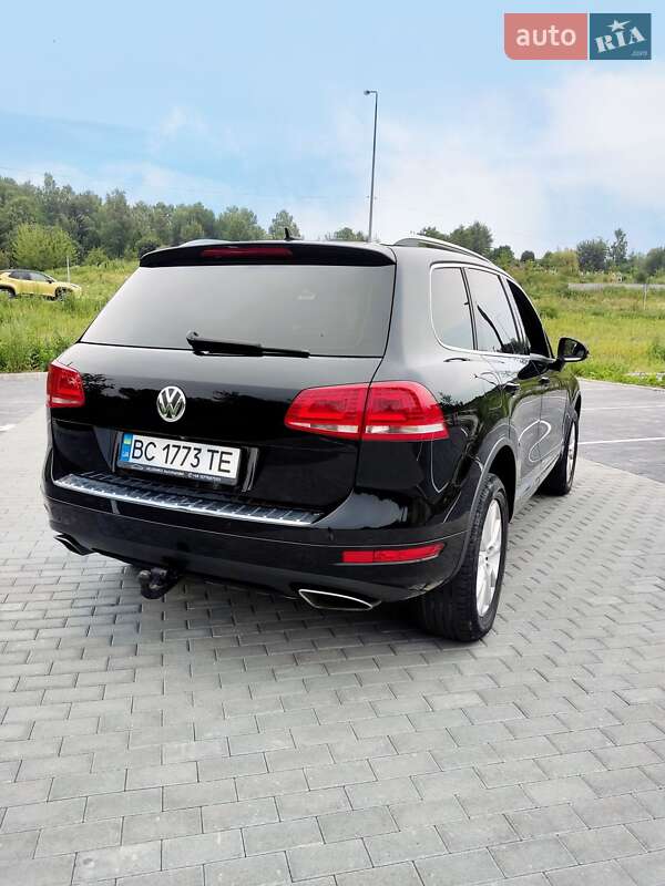 Внедорожник / Кроссовер Volkswagen Touareg 2012 в Львове