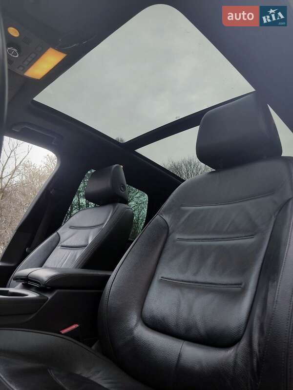 Внедорожник / Кроссовер Volkswagen Touareg 2012 в Львове