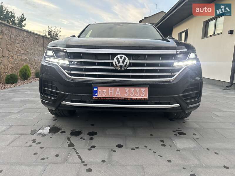 Позашляховик / Кросовер Volkswagen Touareg 2018 в Луцьку
