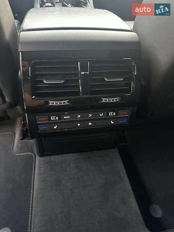 Позашляховик / Кросовер Volkswagen Touareg 2018 в Луцьку