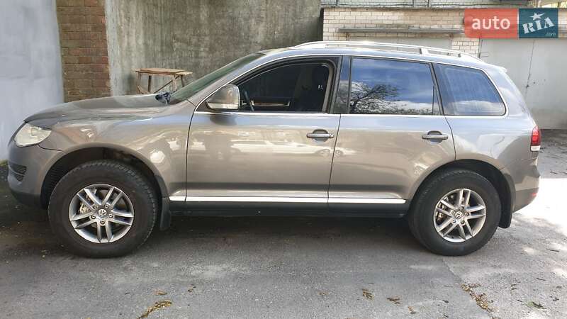 Внедорожник / Кроссовер Volkswagen Touareg 2008 в Днепре