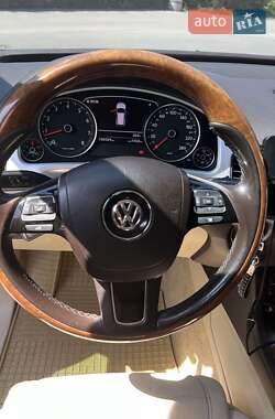 Внедорожник / Кроссовер Volkswagen Touareg 2010 в Днепре