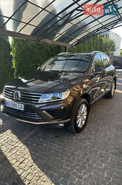 Внедорожник / Кроссовер Volkswagen Touareg 2017 в Ужгороде