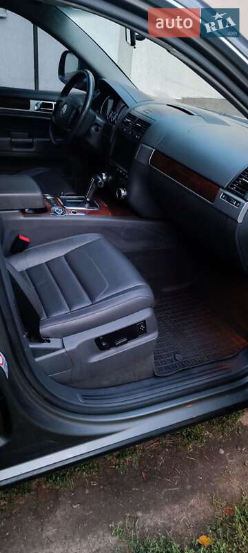 Внедорожник / Кроссовер Volkswagen Touareg 2009 в Полтаве