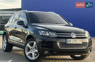 Внедорожник / Кроссовер Volkswagen Touareg 2014 в Дубно