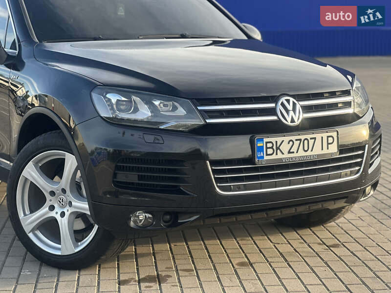 Внедорожник / Кроссовер Volkswagen Touareg 2014 в Дубно