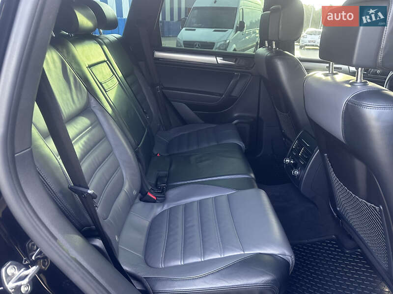 Внедорожник / Кроссовер Volkswagen Touareg 2014 в Дубно