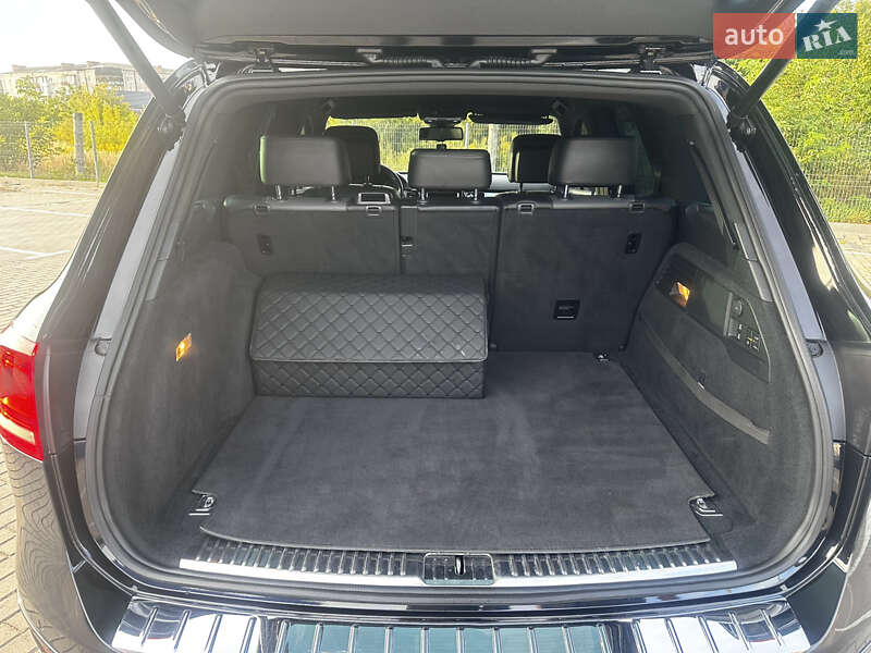 Внедорожник / Кроссовер Volkswagen Touareg 2014 в Дубно