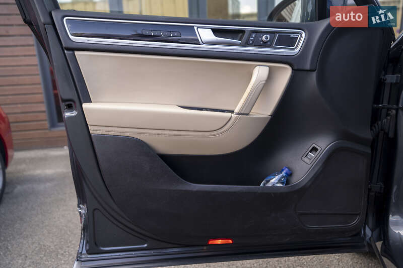 Внедорожник / Кроссовер Volkswagen Touareg 2015 в Киеве фото 20 Внедорожник / Кроссовер Volkswagen Touareg 2015 в Киеве