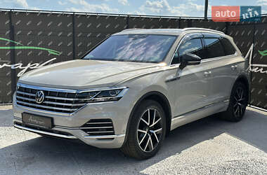 Позашляховик / Кросовер Volkswagen Touareg 2020 в Києві