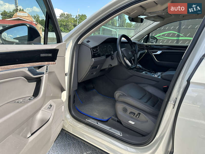 Позашляховик / Кросовер Volkswagen Touareg 2020 в Києві фото 19 Позашляховик / Кросовер Volkswagen Touareg 2020 в Києві