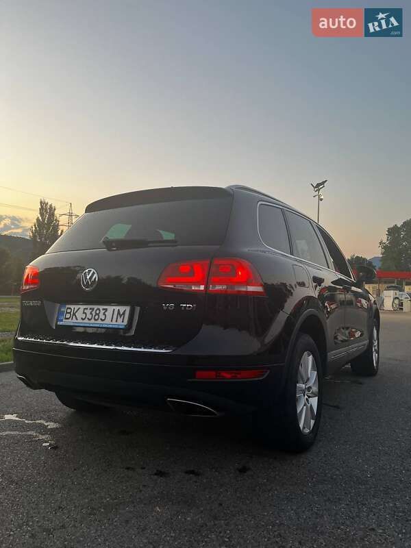 Внедорожник / Кроссовер Volkswagen Touareg 2014 в Ровно