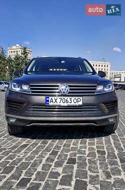 Внедорожник / Кроссовер Volkswagen Touareg 2015 в Харькове