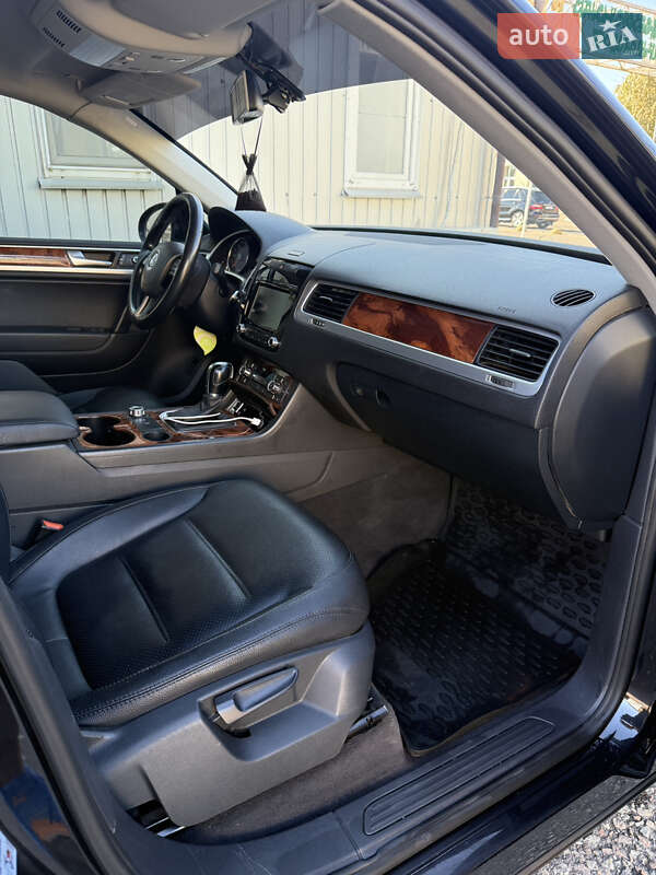 Внедорожник / Кроссовер Volkswagen Touareg 2012 в Одессе