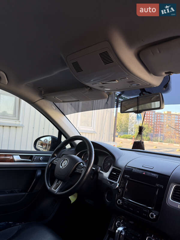 Внедорожник / Кроссовер Volkswagen Touareg 2012 в Одессе