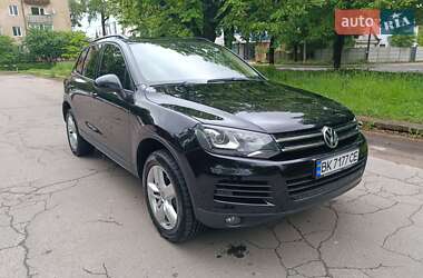 Внедорожник / Кроссовер Volkswagen Touareg 2014 в Ровно
