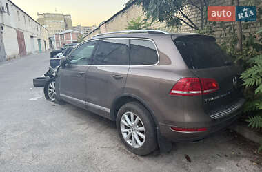 Внедорожник / Кроссовер Volkswagen Touareg 2013 в Киеве