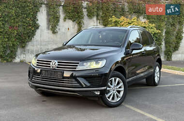 Внедорожник / Кроссовер Volkswagen Touareg 2016 в Ровно