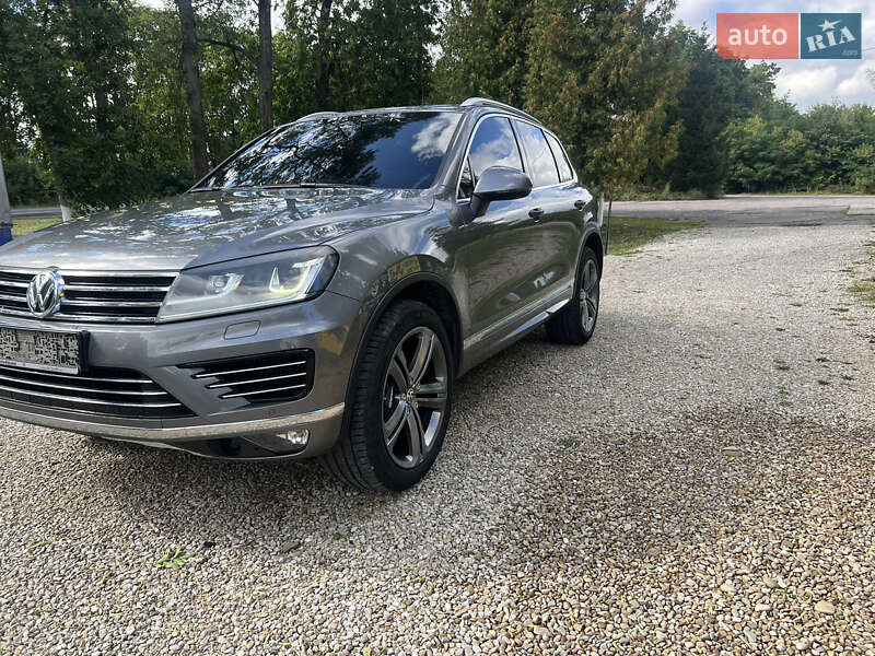 Внедорожник / Кроссовер Volkswagen Touareg 2016 в Залещиках