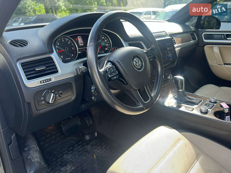 Внедорожник / Кроссовер Volkswagen Touareg 2016 в Залещиках