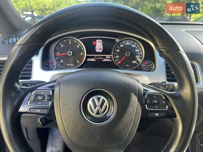 Внедорожник / Кроссовер Volkswagen Touareg 2016 в Залещиках