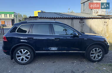 Внедорожник / Кроссовер Volkswagen Touareg 2014 в Хмельницком